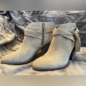 Vince Camuto Fianna bootie, brand new, size 8